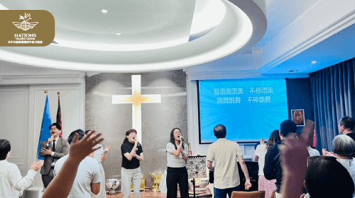 同心合意敬拜讚美,充滿感恩與渴慕,在聖靈同在中經歷醫治、釋放與更新。 會眾讚美至高榮耀神-國度生命力